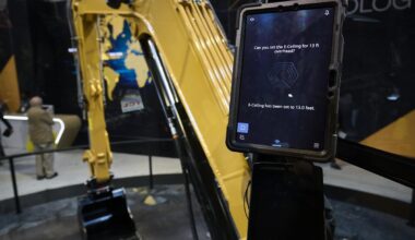 Caterpillar Briefly Tops $300 Billion Valuation on AI Rally