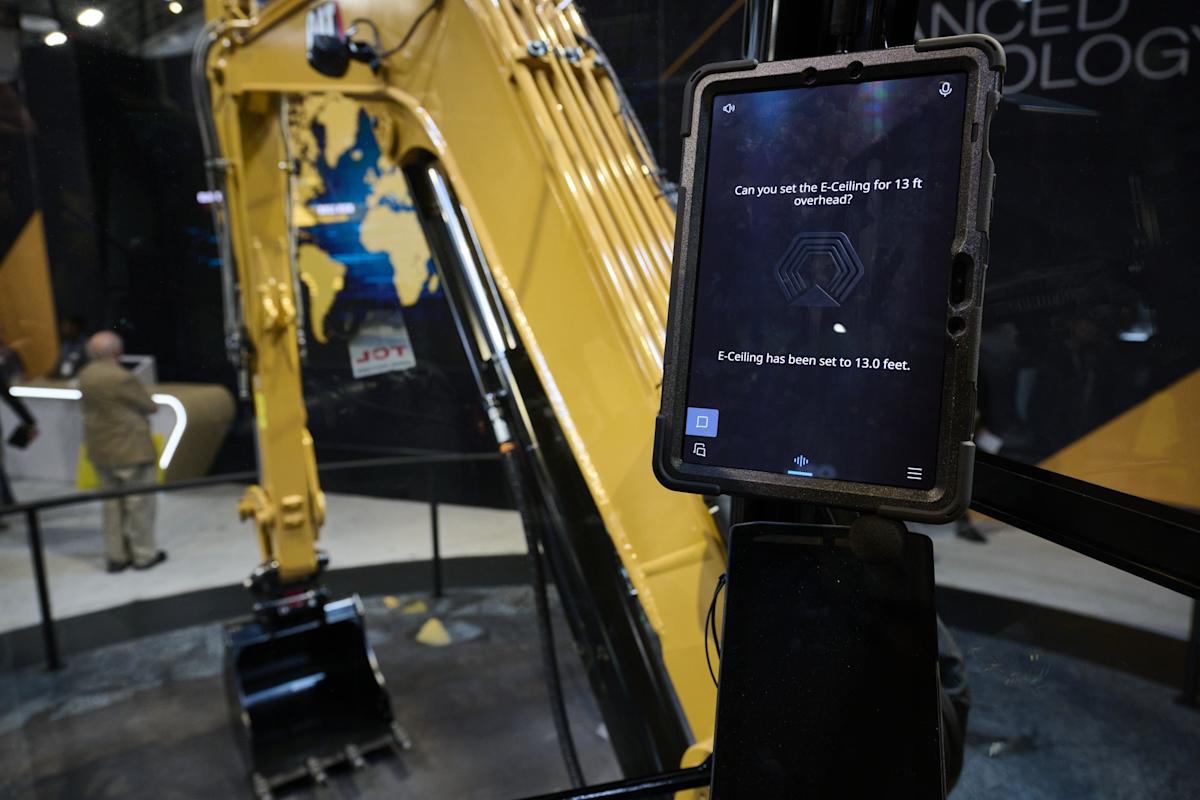 Caterpillar Briefly Tops $300 Billion Valuation on AI Rally