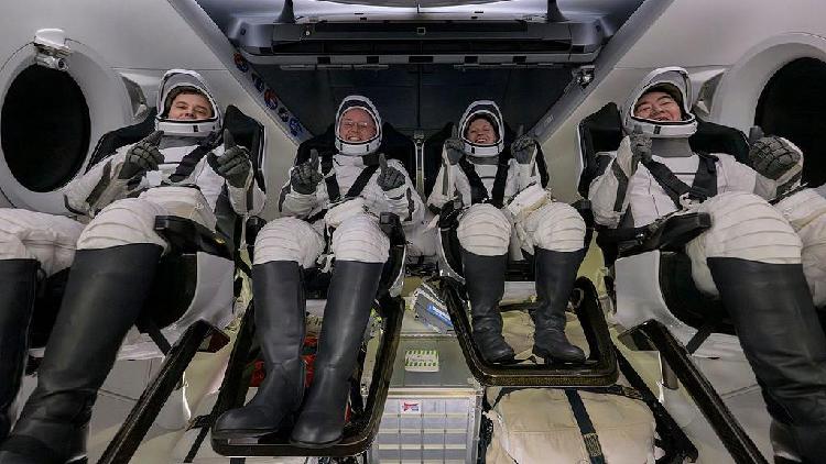 ISS astronauts splash down to Earth after first-ever medical evacuation - news.cgtn.com
