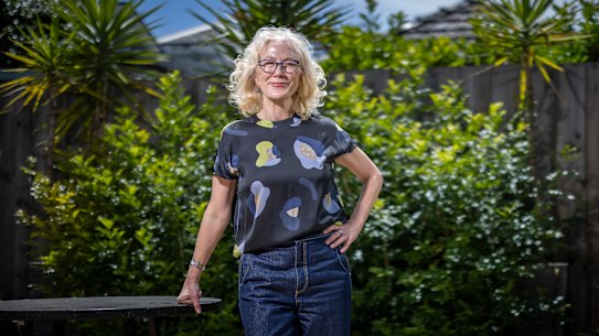 Tina Brock has had kidney stones many times, in partly because of genetic factors, but the story is how more women are now getting kidney stones in general as diets and lifestyles change and the the climate heats up in AU.