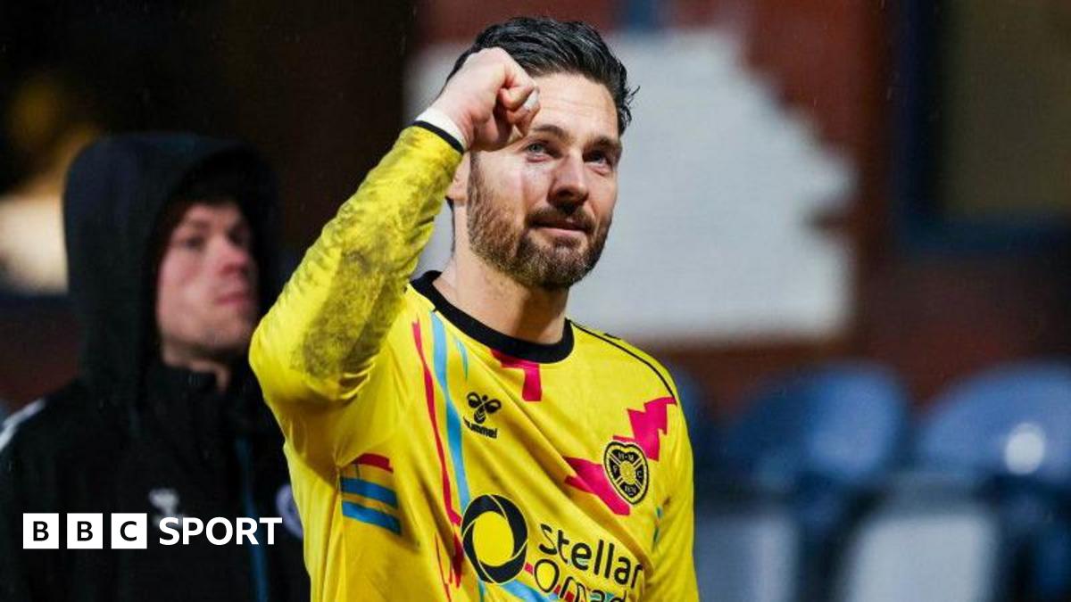 Craig Gordon celebrates Hearts' win