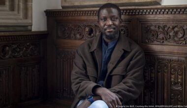 Ghanaian artist Ibrahim Mahama at top of the art world – DW – 01/05/2026