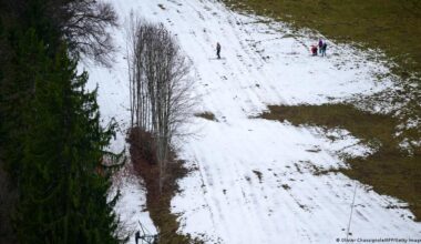 Climate change leaves ski slopes skimpy across Europe – DW – 12/27/2025