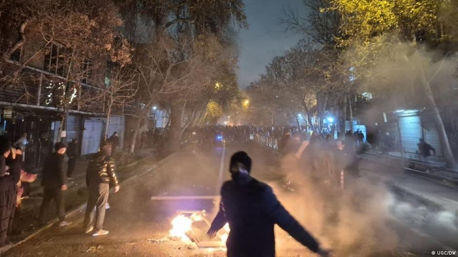 Exiled crown prince calls for protests to continue – DW – 01/10/2026