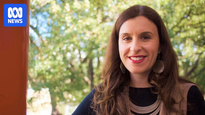 Adelaide Festival Corporation apologises to Randa Abdel-Fattah over Adelaide Writers' Week call