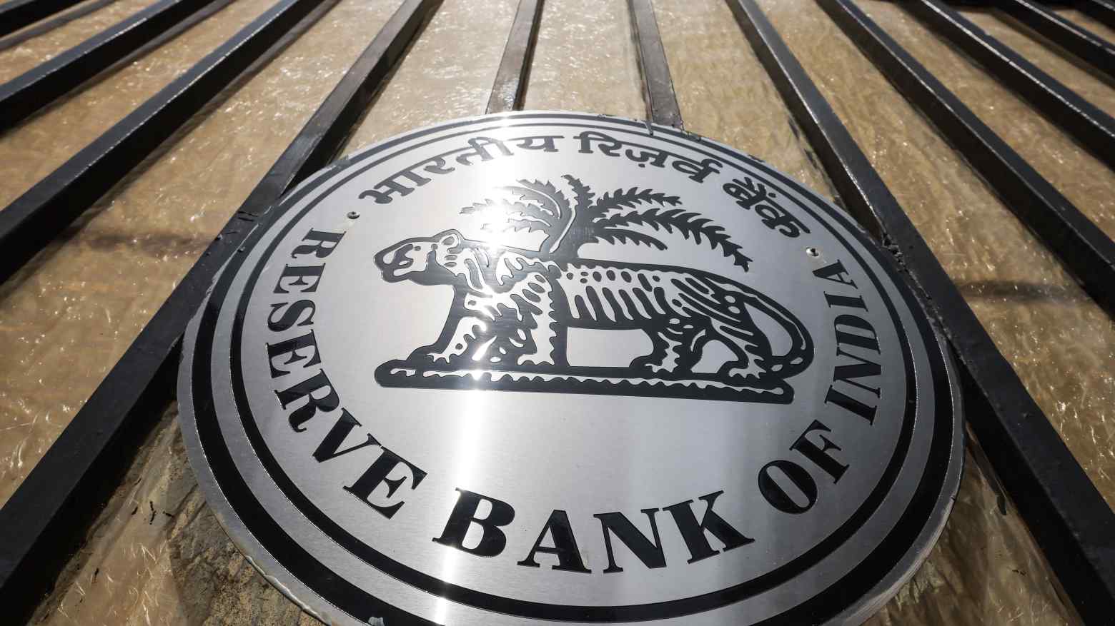 India dumps US Treasuries, buys up gold to mitigate threats - thecradle.co