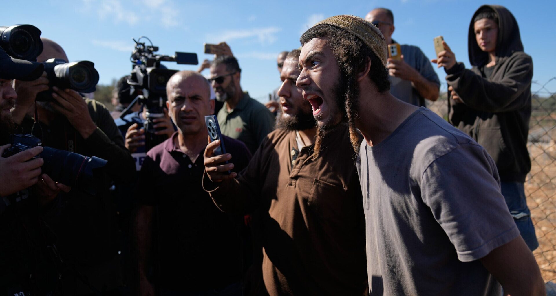 Wave of settler attacks reported across West Bank villages over weekend