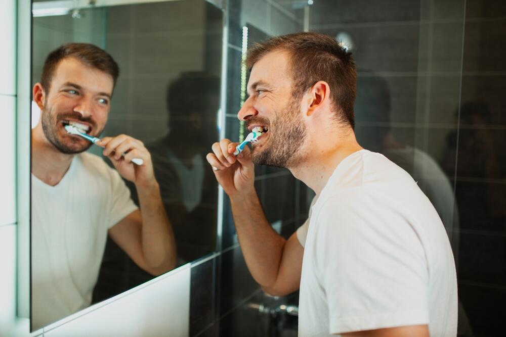 Photo: Shutterstock צחצוח שיניים