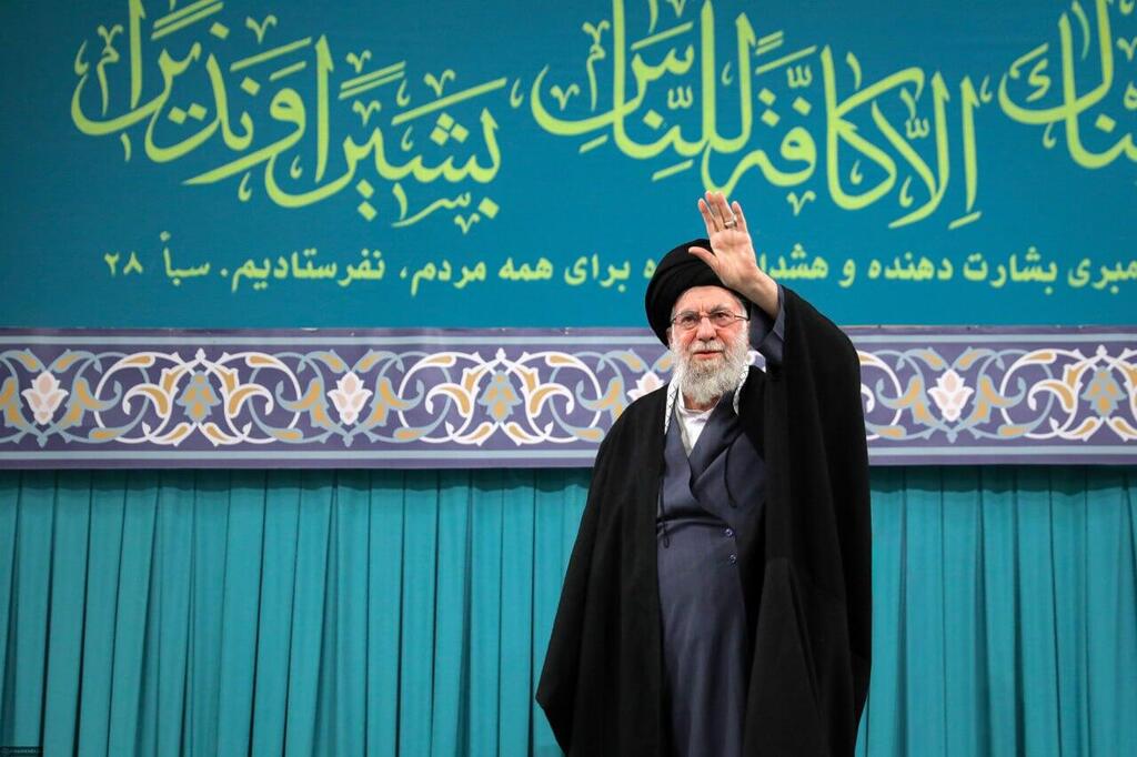 Ayatollah Ali Khamenei speaks at a public event חמינאי נואם מול קהל באירוע