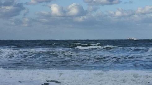 Heavy rains, flood risk as winter storm hits central Israel after warm weekend