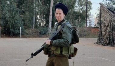 At 44, Israeli chemistry teacher enlists in IDF after canceling religious exemption