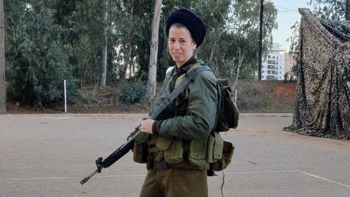 At 44, Israeli chemistry teacher enlists in IDF after canceling religious exemption