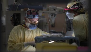 Patients from poorer neighborhoods at greater risk of post-surgery death: study