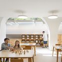 The Packer Collegiate Institute Garden House School / WXY Architecture + Urban Design - Interior Photography, Dining room, Shelving, Table, Chair