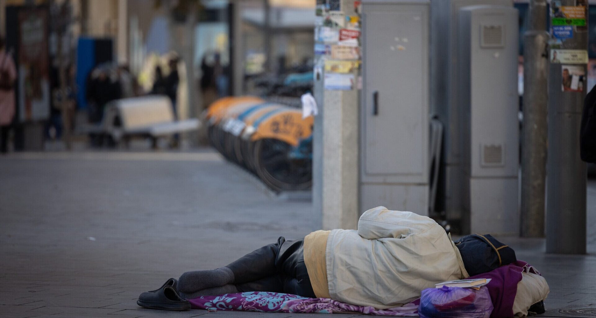 Almost 2 million Israelis below poverty line, including 1 in 4 kids - latest annual report
