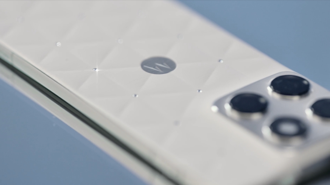 The Motorola Edge 70 in Pantone Cloud Dancer