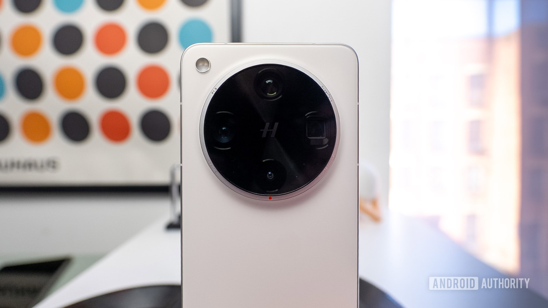 Find X8 Ultra Camera Close Up