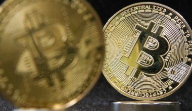 Bitcoin Reclaims $90,000 in 13 Days Amid Divergent Forecasts - 조선일보