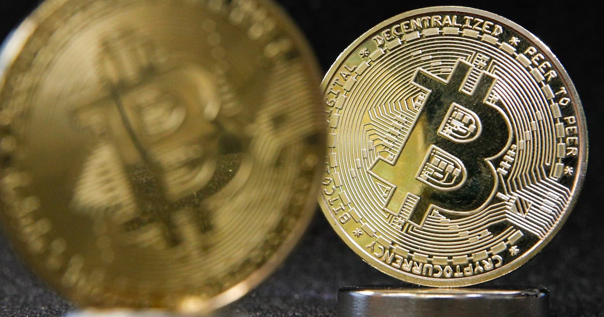 Bitcoin Reclaims $90,000 in 13 Days Amid Divergent Forecasts - 조선일보