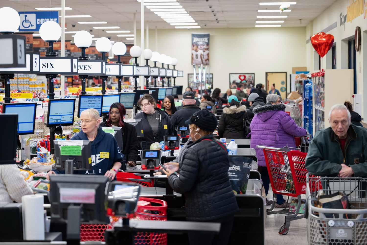 4 Charts That Explain Why The Economy Is Growing But Doesn't Feel Like It