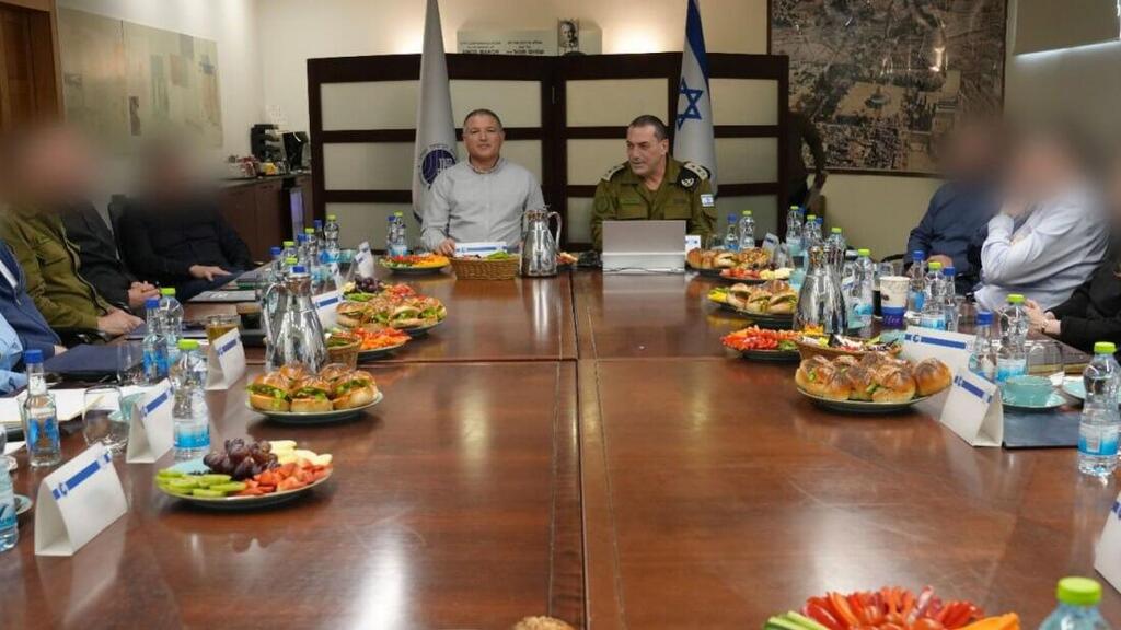 ראש ה שב"כ דוד זיני והרמטכ״ל רא"ל אייל זמיר נפגשו במטה השב״כ