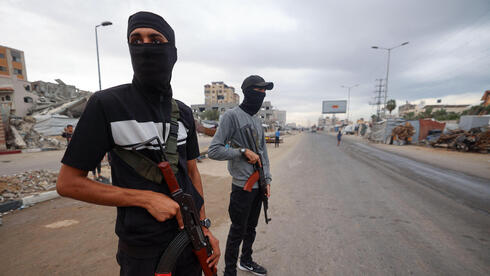 Hamas eyes role for 10,000 police in postwar Gaza, seeks Turkish backing amid disarma