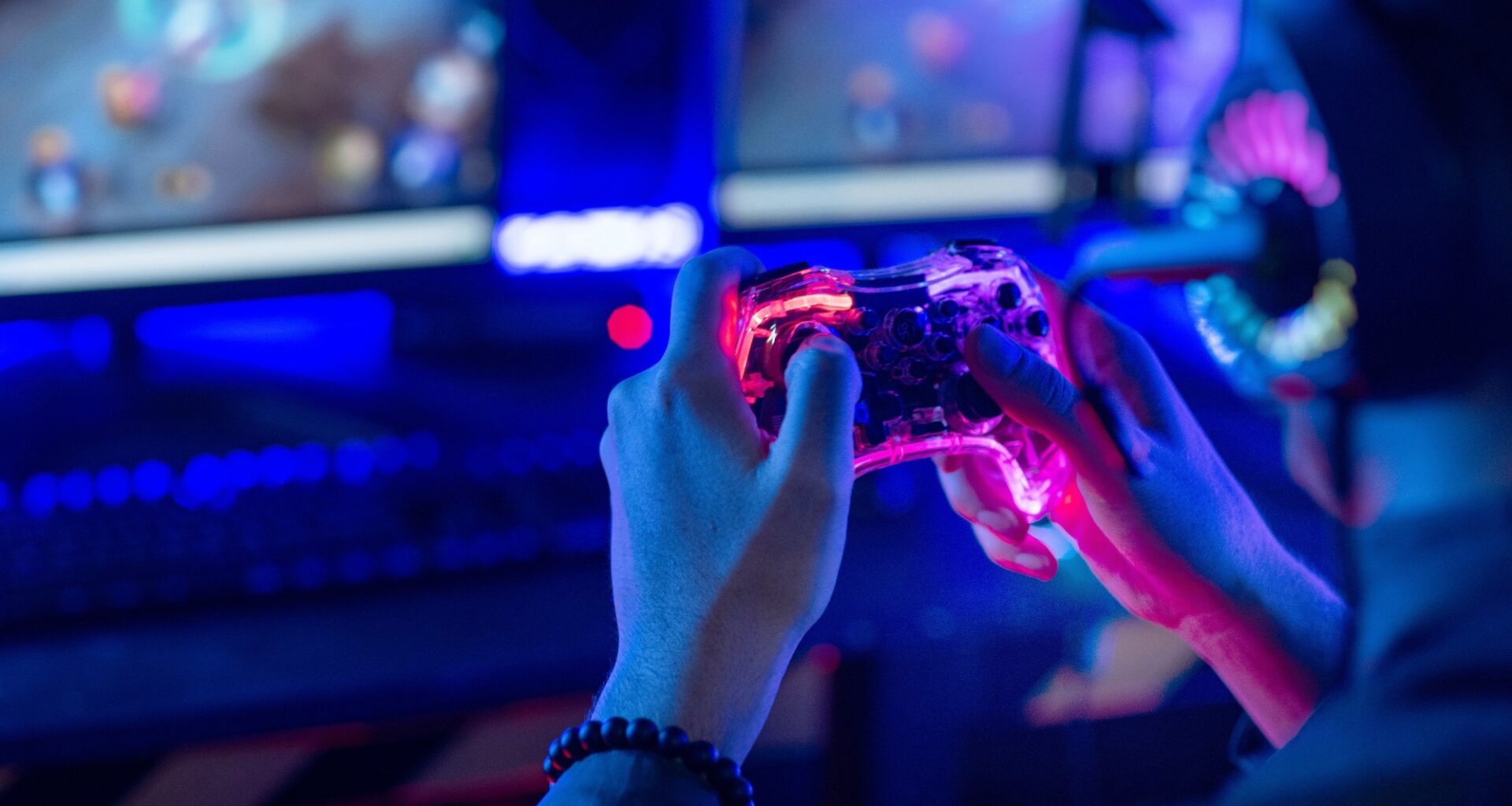 Study: Video gaming linked to unhealthy diet, poor sleep quality and lower physical activity levels in Australian University students. Image Credit: chomplearn / Shutterstock