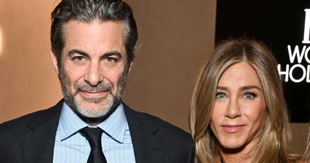 Jennifer Aniston's BF Jim Curtis Shows Love to Her String Bikini Video