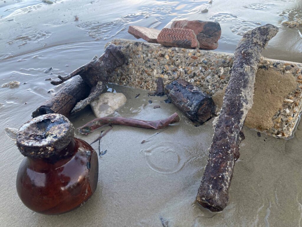 Middle Beach rubbish and history finds Dec 2025