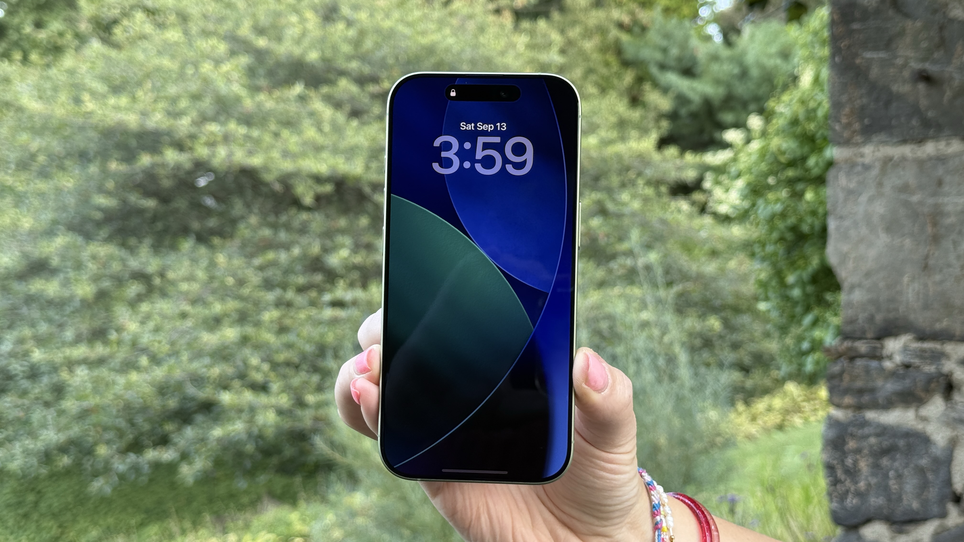 Apple iPhone 17 Review