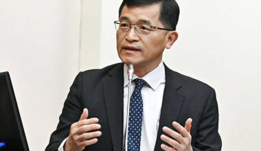 New US tariff to reverse impact: official