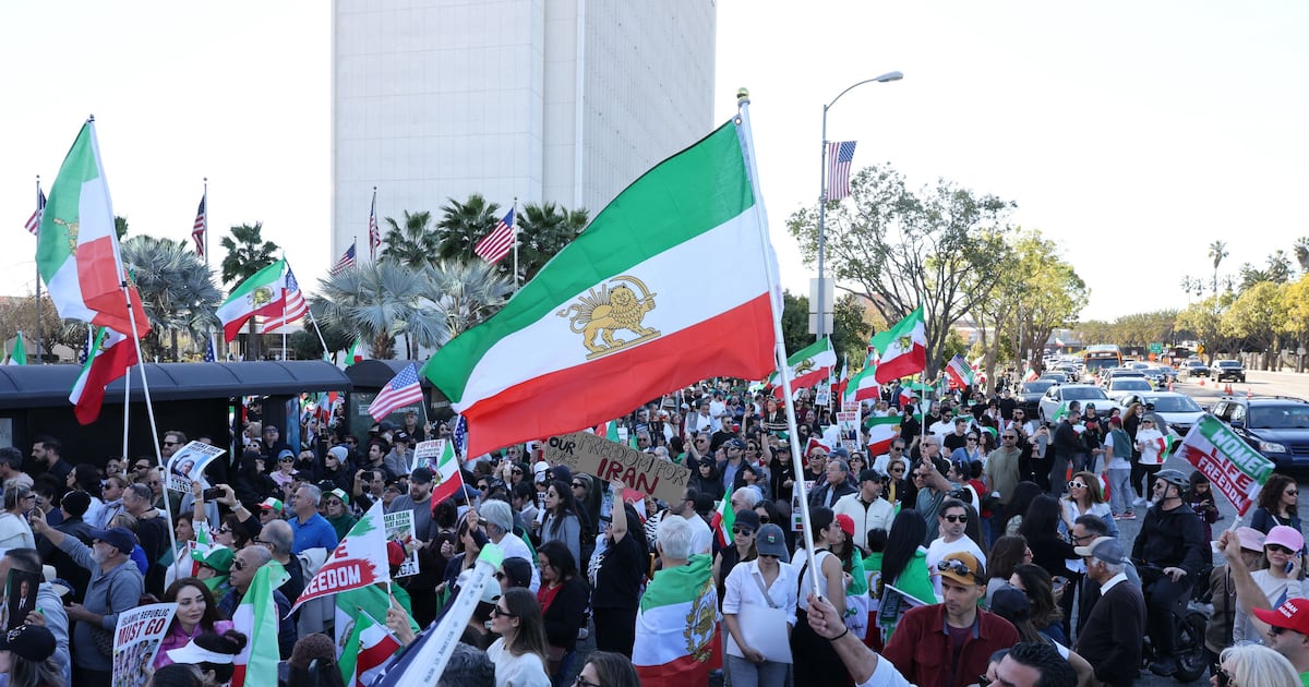 Lion and Sun Flag Emerges as Symbol of Iranian Resistance - 조선일보