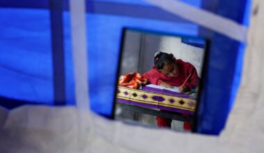 School resumes in tents under shadow of Gaza's 'yellow line'