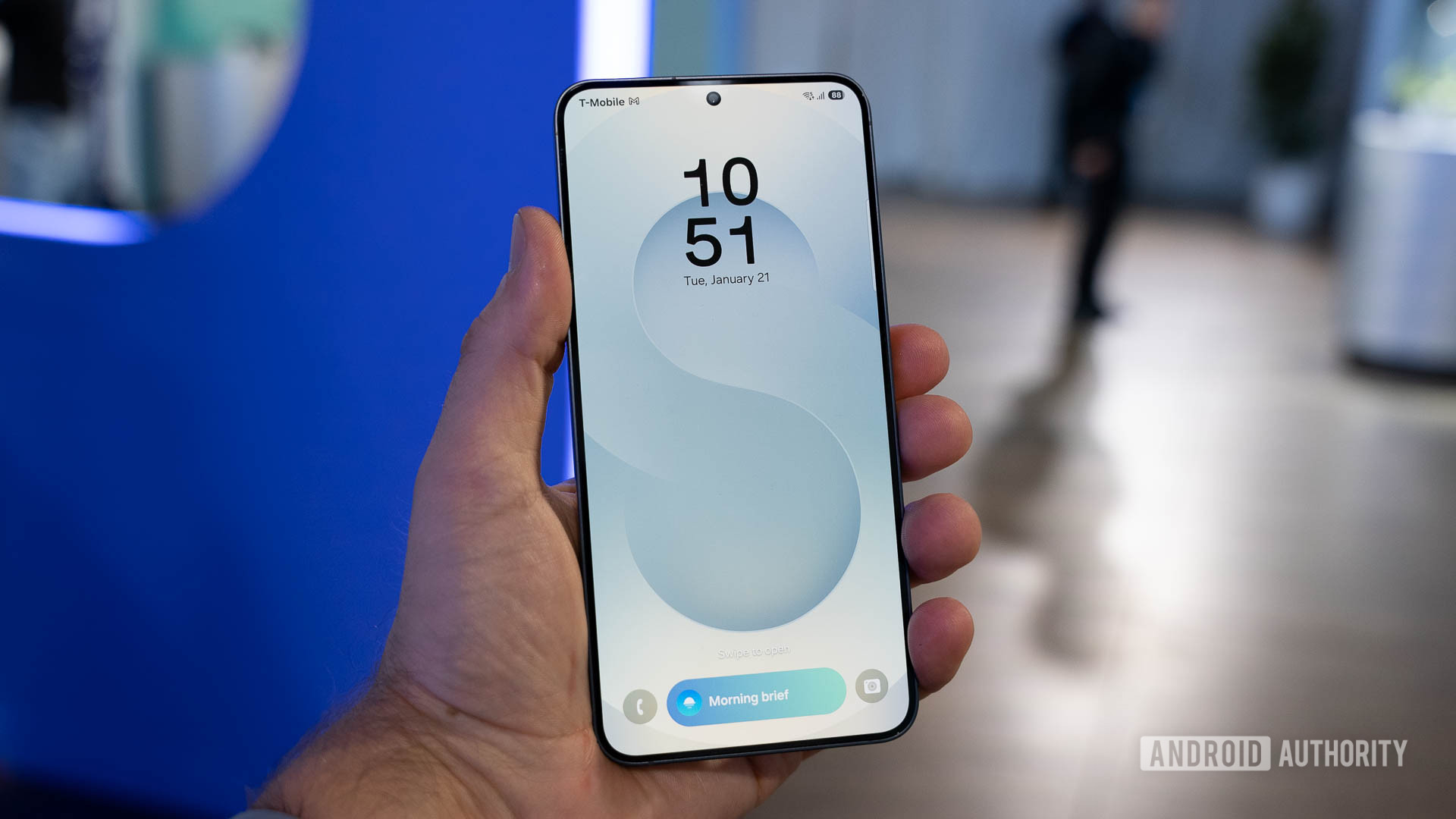 Samsung Galaxy S25 Plus in Blueblack Display