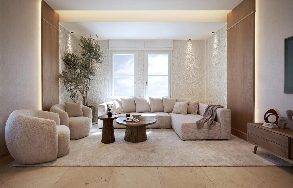 הדבקת יריעות על הקירות. עיצוב: אהובה יום טוב