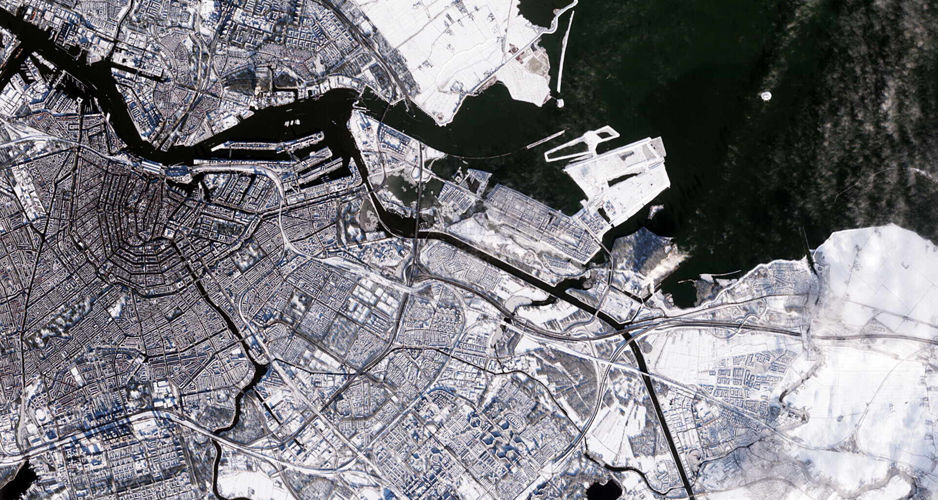 This image, captured by the Copernicus Sentinel-2 mission on 6 January 2026, shows Amsterdam in the Netherlands blanketed in snow.