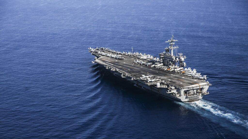 נושאת מטוסים של ארה"ב אברהם לינקולן ארכיון 2022 ב ים סין הדרומי