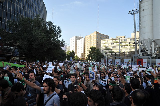 Quarantine Iran’s Oil to Collapse Regime