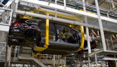 UK economy rebounds in November despite budget uncertainty | snaps