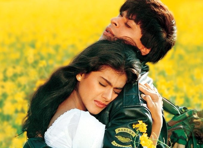 The title was inspired by the song “Le Jayenge Le Jayenge” from the 1974 film Chor Machaye Shor. Its romantic undertone strongly appealed to Aditya Chopra.
