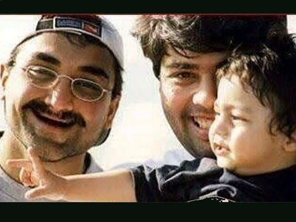 The film also pioneered behind-the-scenes content in Bollywood. During editing, Karan Johar and Aditya Chopra created a 30-minute making-of video that aired on Doordarshan.
