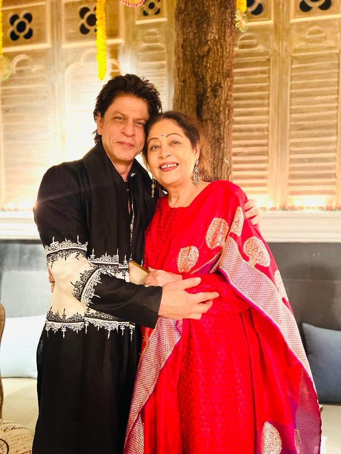 Shah Rukh Khan and Kirron Kher share a long-standing professional and personal rapport. Over the years, their collaborations have resulted in several memorable performances that audiences still cherish.
