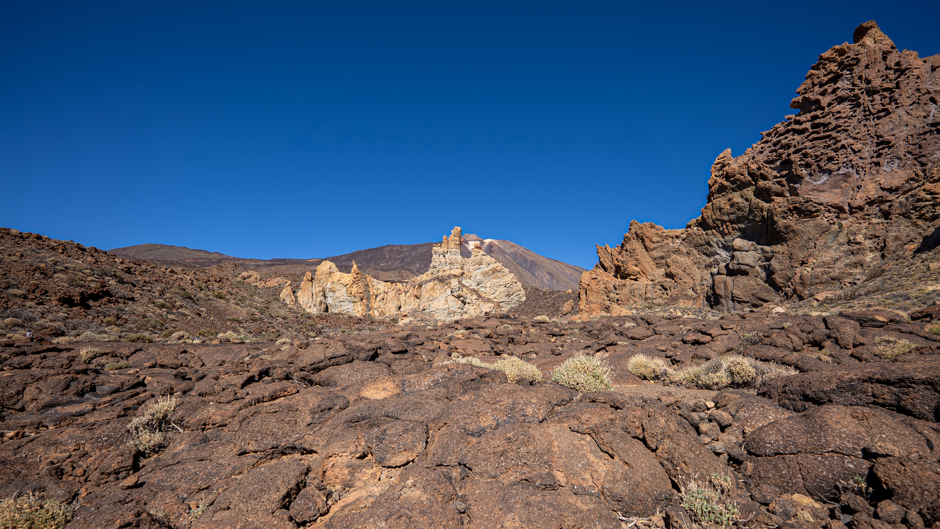large rock formations look like mars planet not anything normal on earth.