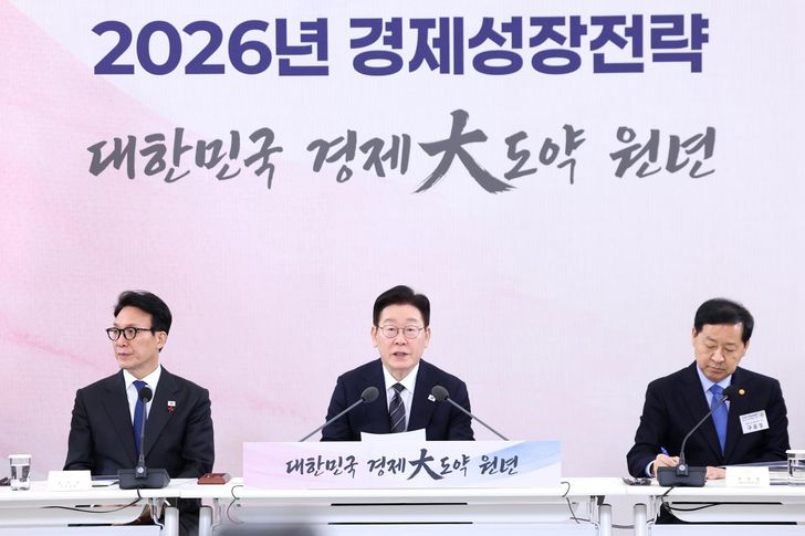 President Lee Jae Myung speaks as Prime Minister Kim Min-seok, left, and Deputy Prime Minister and Minister of Economy and Finance Koo Yun-cheol, right, listen during a government briefing on the 2026 economic growth strategy at Cheong Wa Dae, Friday. Yonhap 
