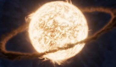 Aging star swelling and pulling nearby planets inward, illustrating how old suns can destroy close-orbiting worlds.