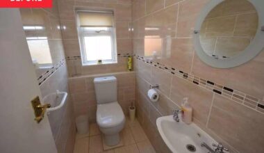 This ’90s Beige Bathroom Now Looks Boutique-Hotel