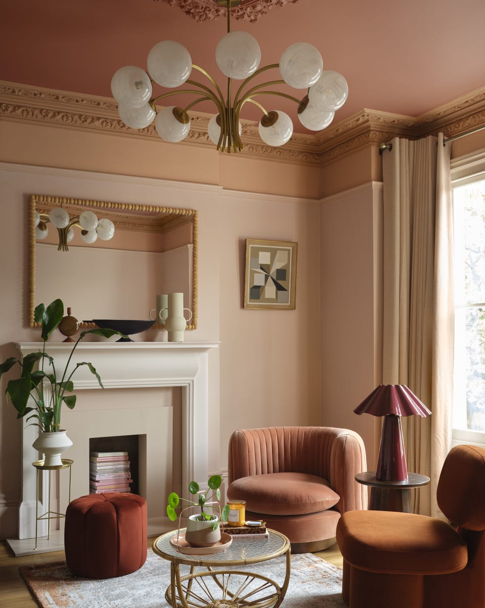 colour capping in a grand living room