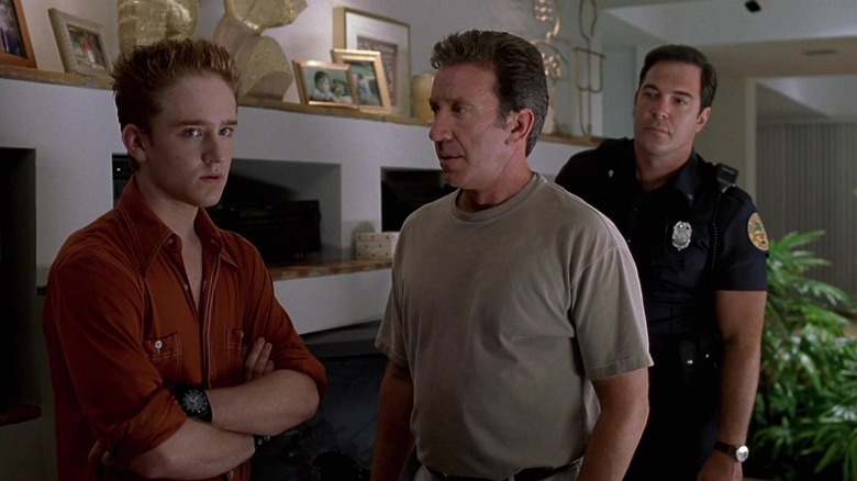 Eliot and police office talking to Matt in Big Trouble