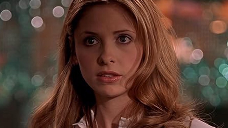 Buffy (Sarah Michelle Gellar) looking forward in Buffy the Vampire Slayer