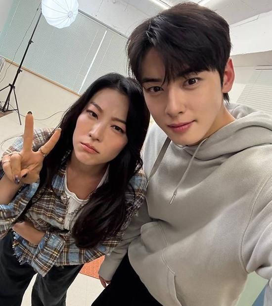 Arden Cho, left, and Cha Eun-woo / Captured from Cho's social media